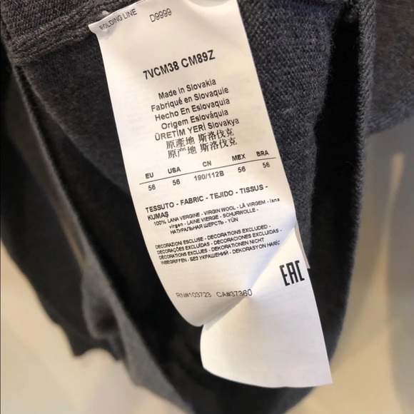 ❌SOLD❌New ARMANI COLLEZIONI Long Sleeve v-neck - Picture 5 of 6